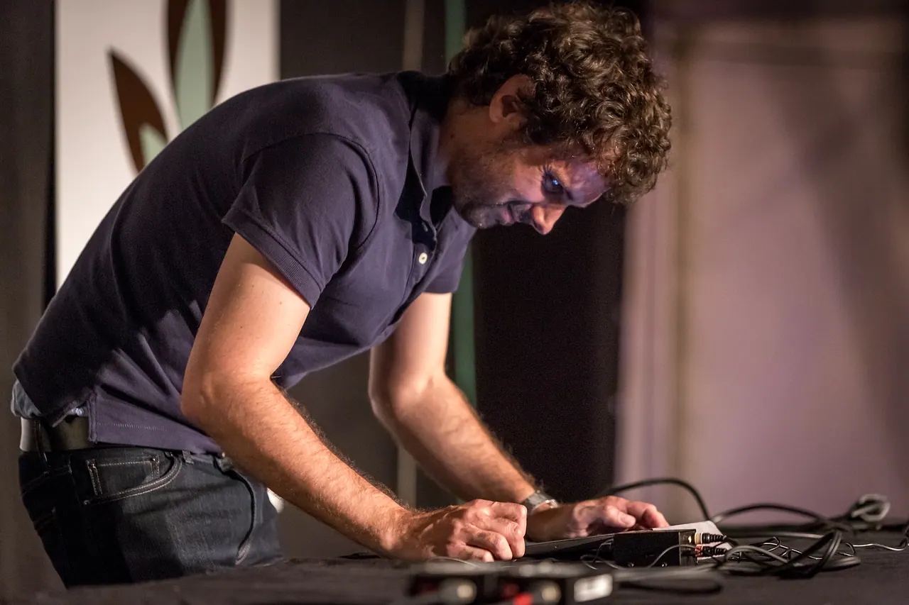 Alexandre Navarro live an Les Digitales Bern 2013, Botanischer Garten Bern – Foto 3 von 18