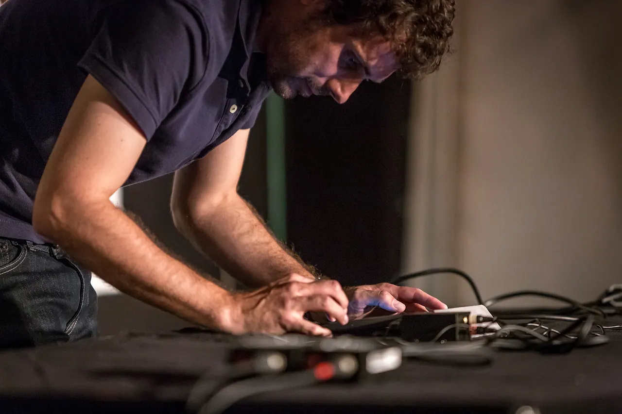 Alexandre Navarro live an Les Digitales Bern 2013, Botanischer Garten Bern – Foto 5 von 18