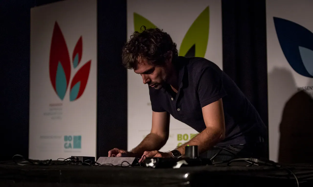 Alexandre Navarro live an Les Digitales Bern 2013, Botanischer Garten Bern – Foto 10 von 18