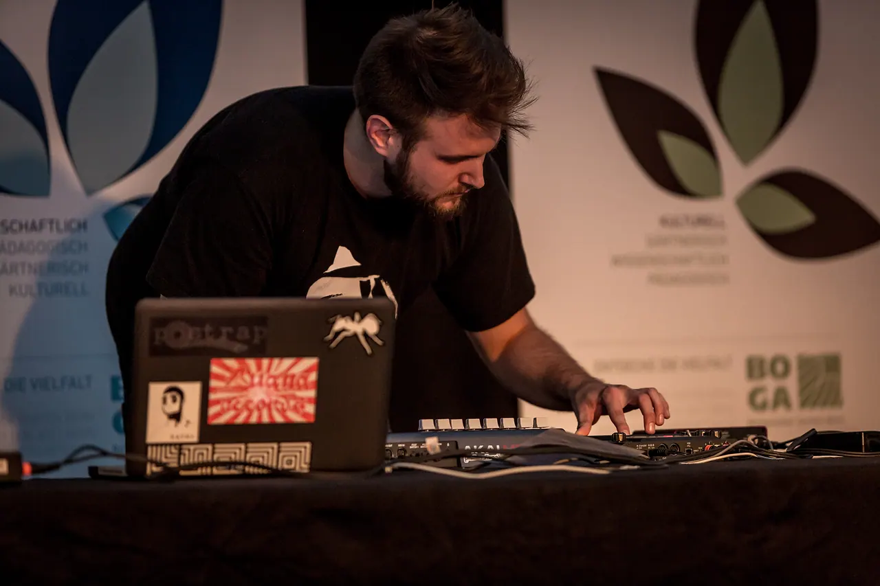 Azabeats live an Les Digitales Bern 2013, Botanischer Garten Bern – Foto 5 von 14