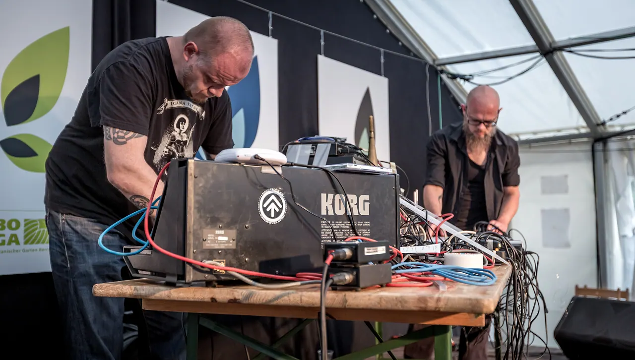 Helios & Hess live an Les Digitales Bern 2013, Botanischer Garten Bern – Foto 7 von 29