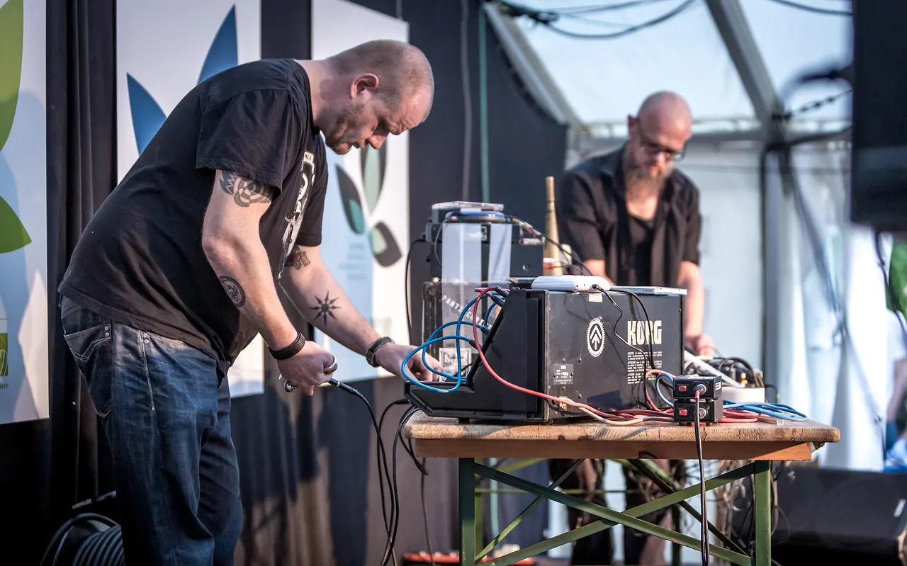 Helios & Hess live an Les Digitales Bern 2013, Botanischer Garten Bern – Foto 16 von 29