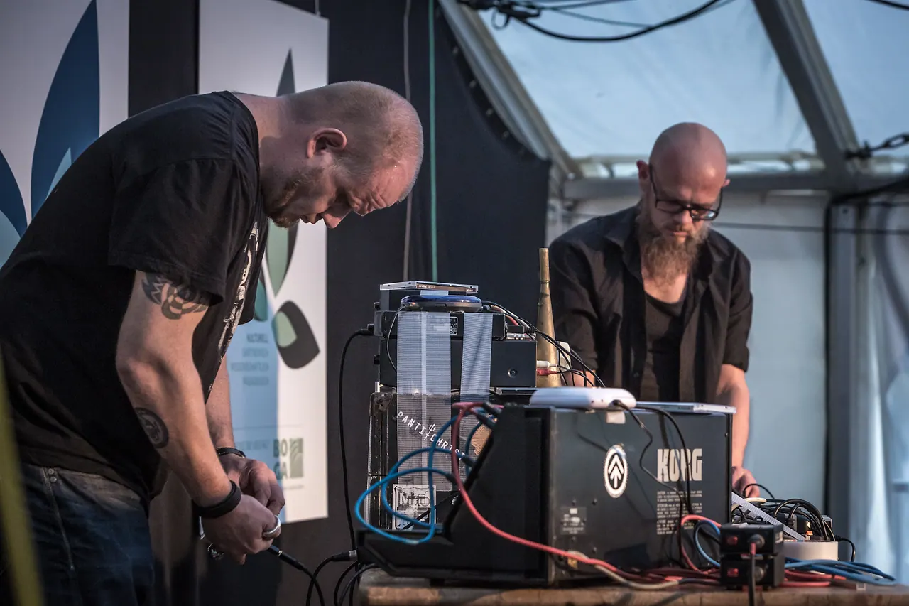 Helios & Hess live an Les Digitales Bern 2013, Botanischer Garten Bern – Foto 17 von 29