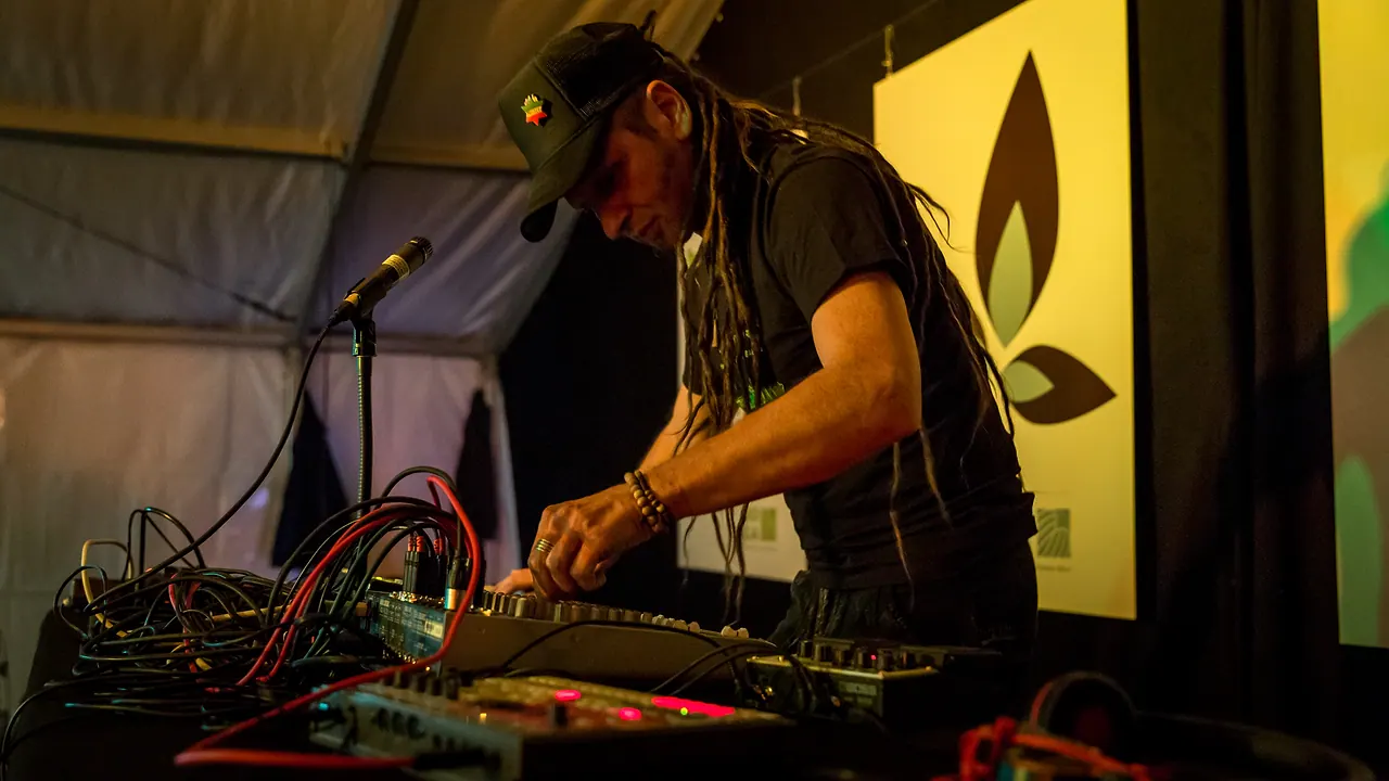 Chris Dubflow live an Les Digitales Bern 2014, Botanischer Garten Bern – Foto 3 von 19