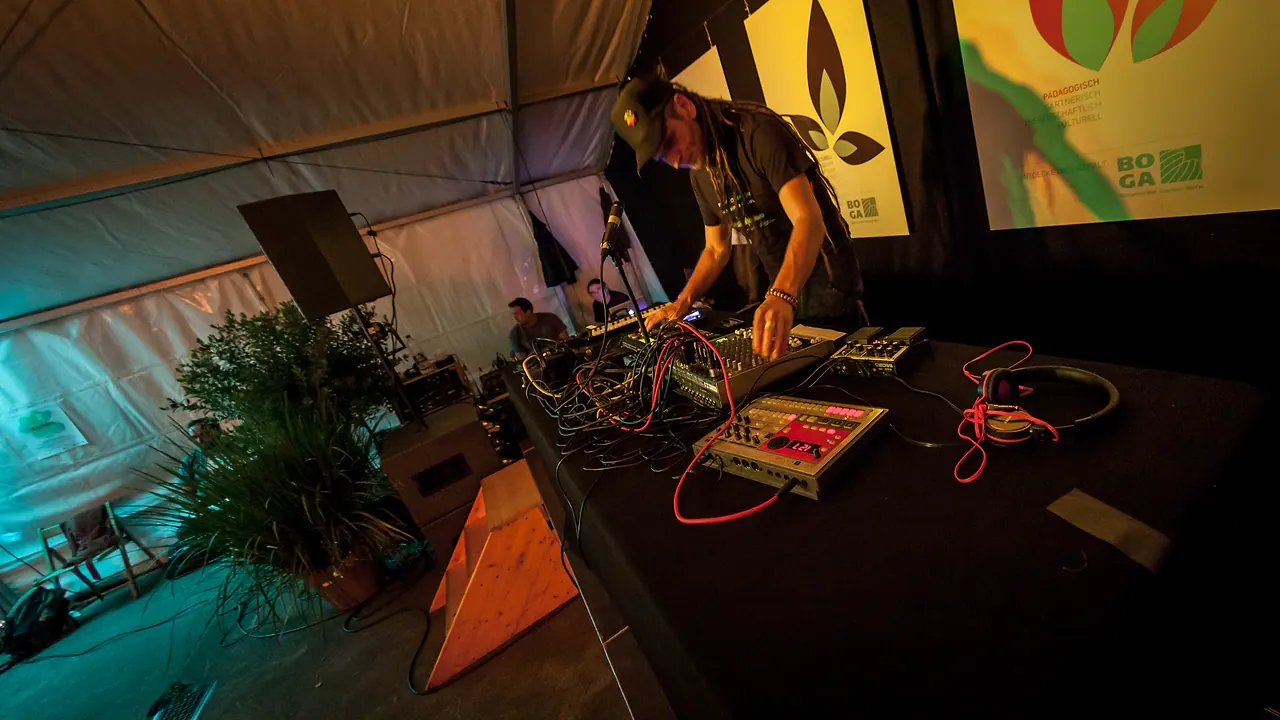 Chris Dubflow live an Les Digitales Bern 2014, Botanischer Garten Bern – Foto 12 von 19