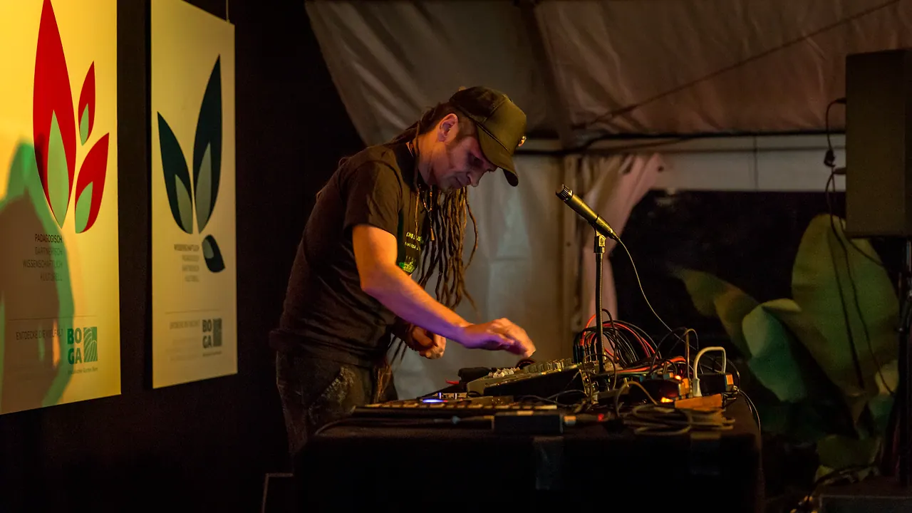 Chris Dubflow live an Les Digitales Bern 2014, Botanischer Garten Bern – Foto 18 von 19