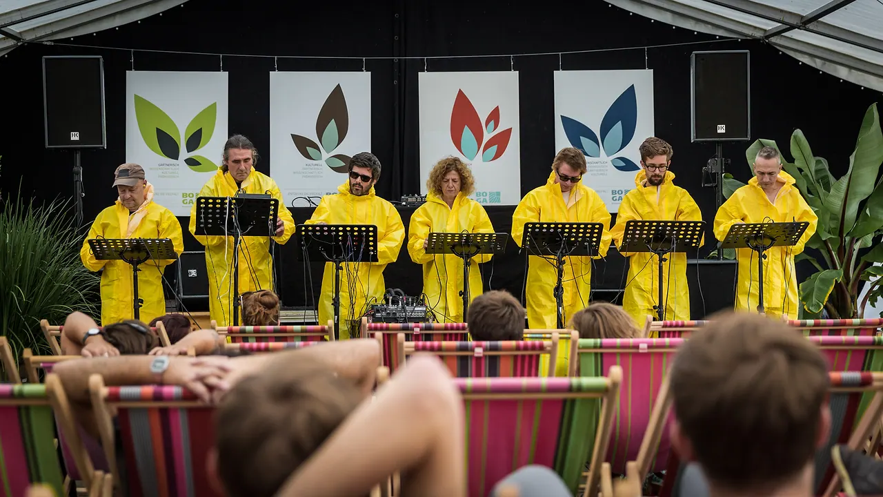 Das Volca Massaker Orchester live an Les Digitales Bern 2014, Botanischer Garten Bern – Foto 7 von 27