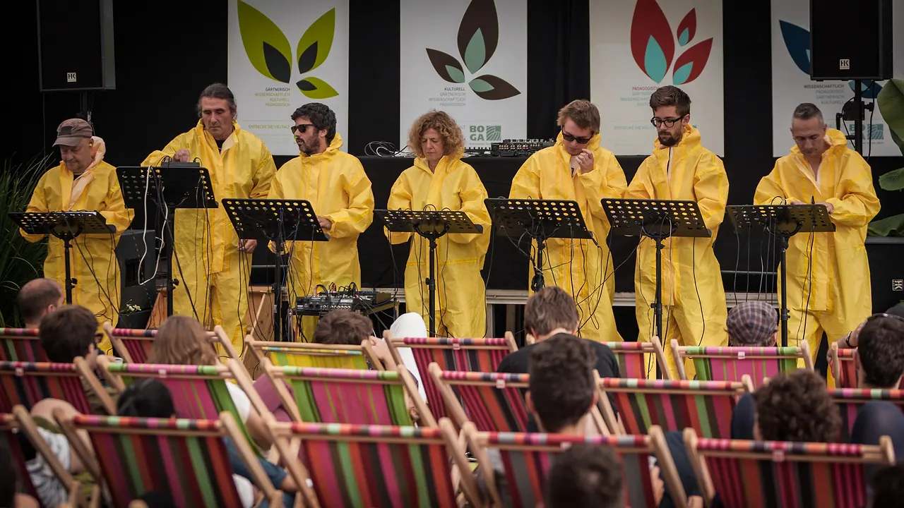 Das Volca Massaker Orchester live an Les Digitales Bern 2014, Botanischer Garten Bern – Foto 15 von 27