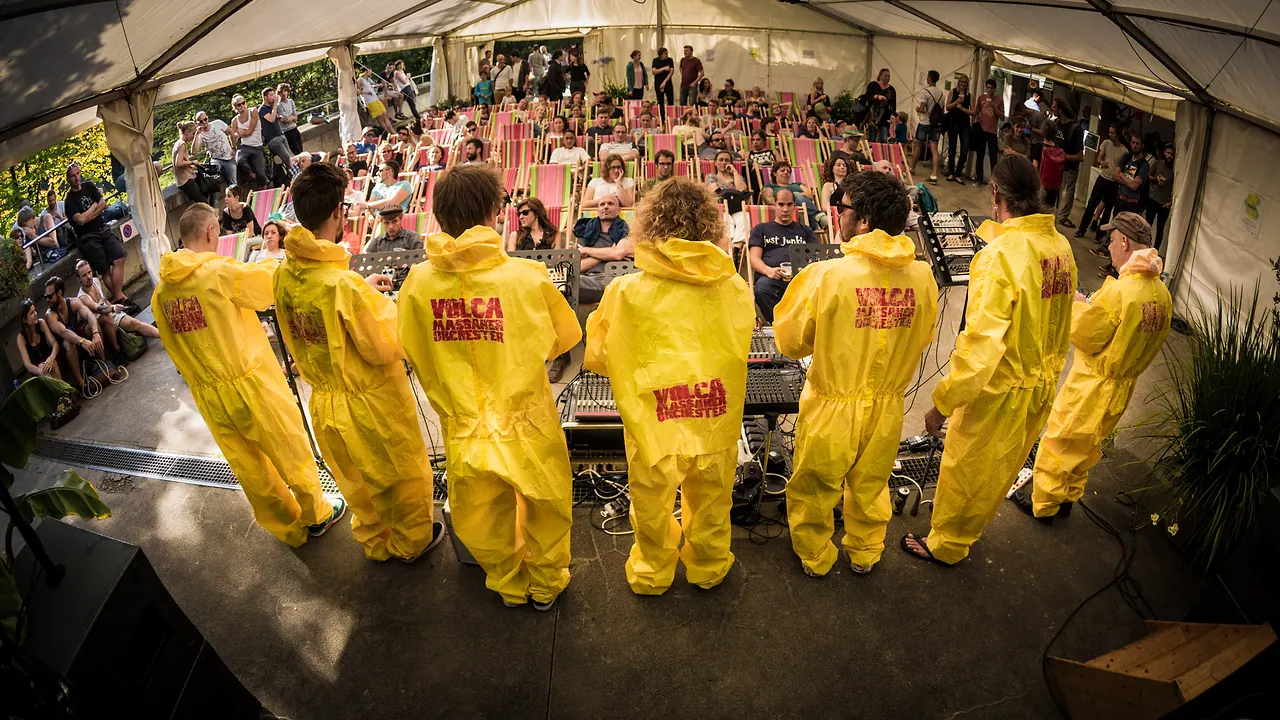 Das Volca Massaker Orchester live an Les Digitales Bern 2014, Botanischer Garten Bern – Foto 23 von 27