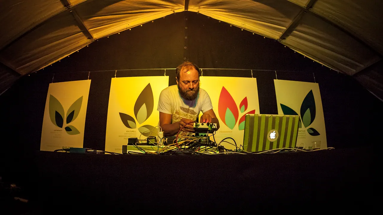 Dubokaj live an Les Digitales Bern 2014, Botanischer Garten Bern – Foto 18 von 20