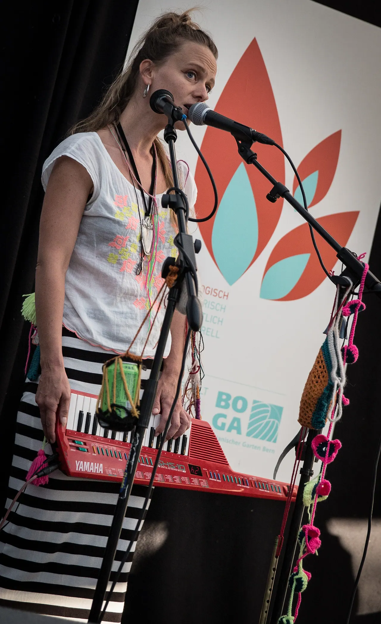 Nadja Stoller live an Les Digitales Bern 2014, Botanischer Garten Bern – Foto 4 von 20