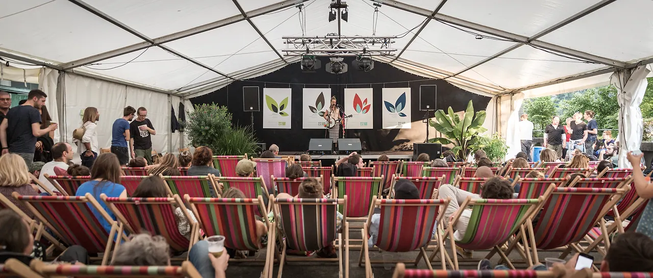 Nadja Stoller live an Les Digitales Bern 2014, Botanischer Garten Bern – Foto 6 von 20