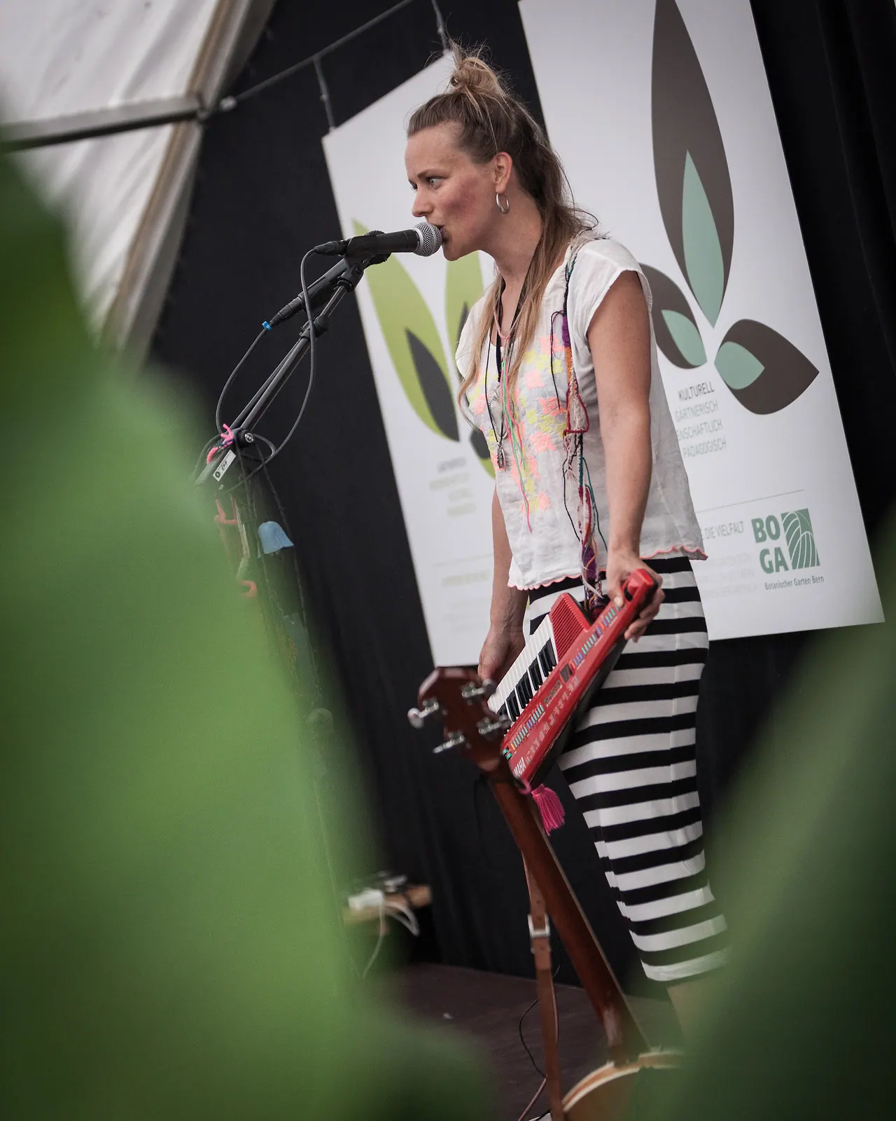 Nadja Stoller live an Les Digitales Bern 2014, Botanischer Garten Bern – Foto 15 von 20