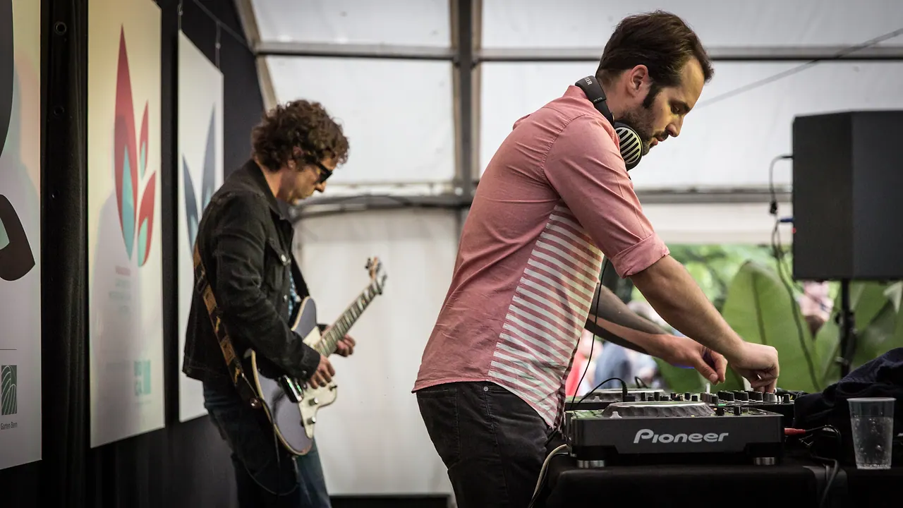 Sinner DC live an Les Digitales Bern 2014, Botanischer Garten Bern – Foto 5 von 19
