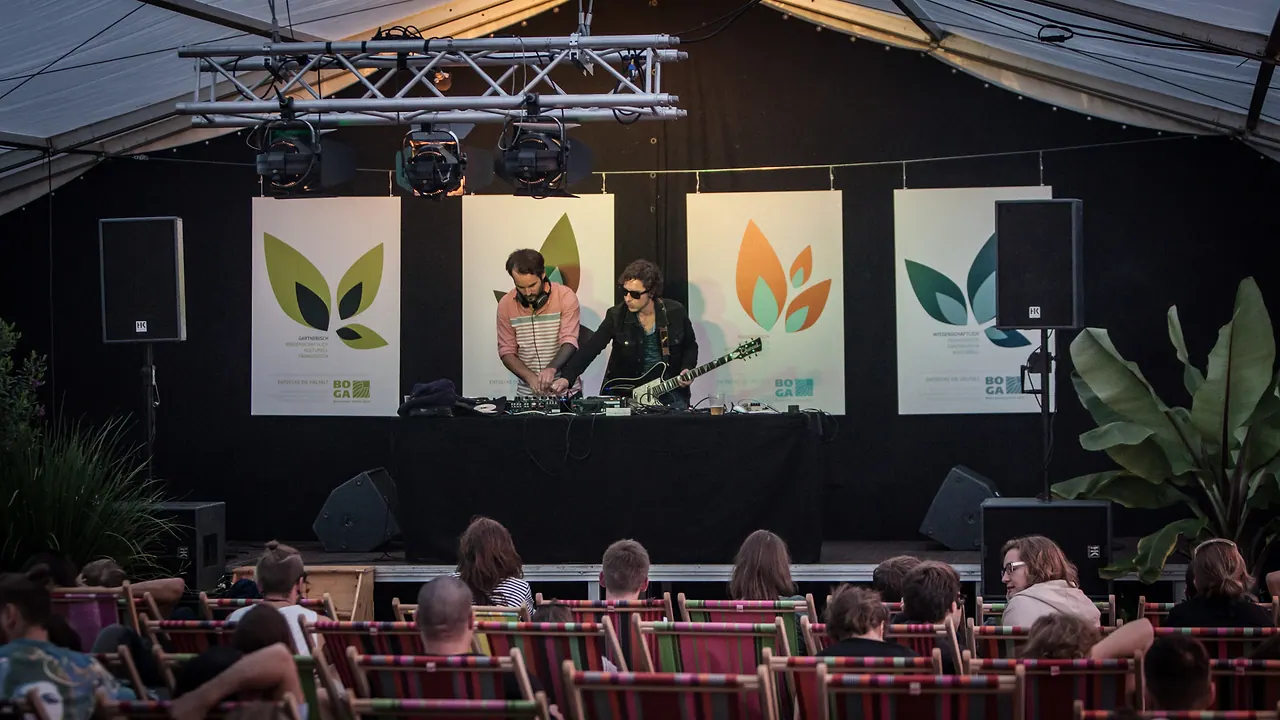 Sinner DC live an Les Digitales Bern 2014, Botanischer Garten Bern – Foto 9 von 19