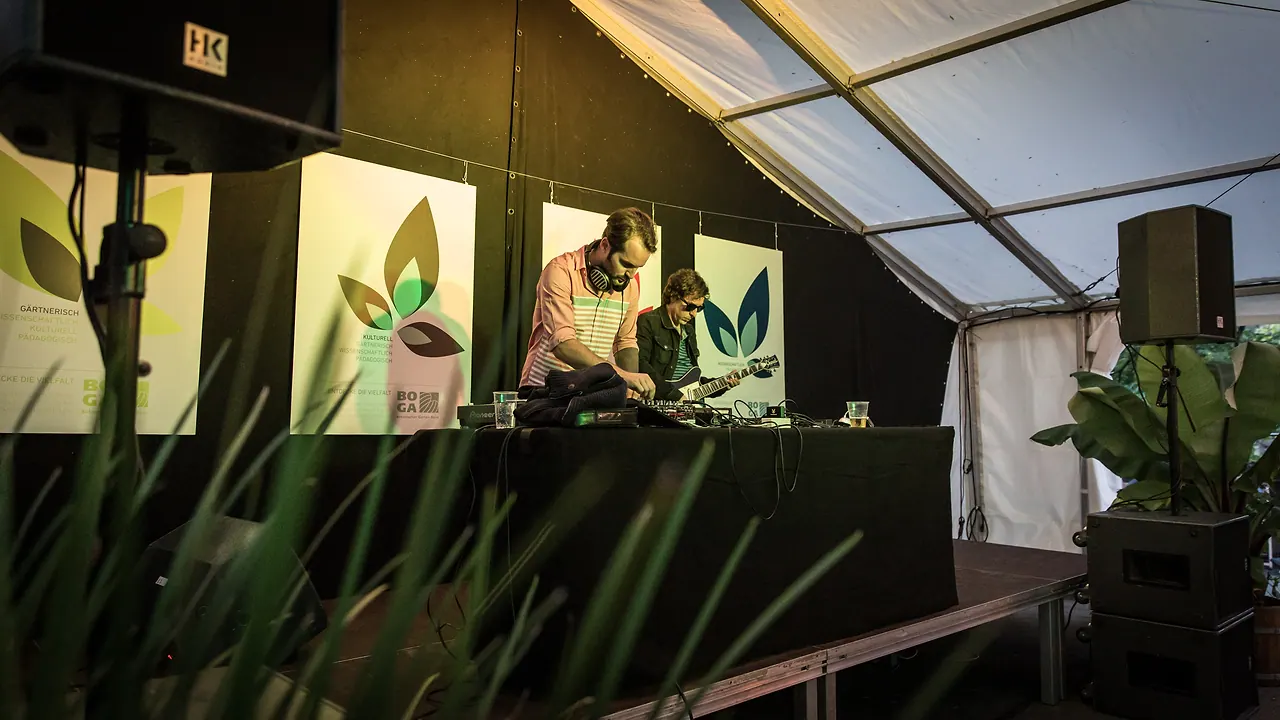 Sinner DC live an Les Digitales Bern 2014, Botanischer Garten Bern – Foto 19 von 19