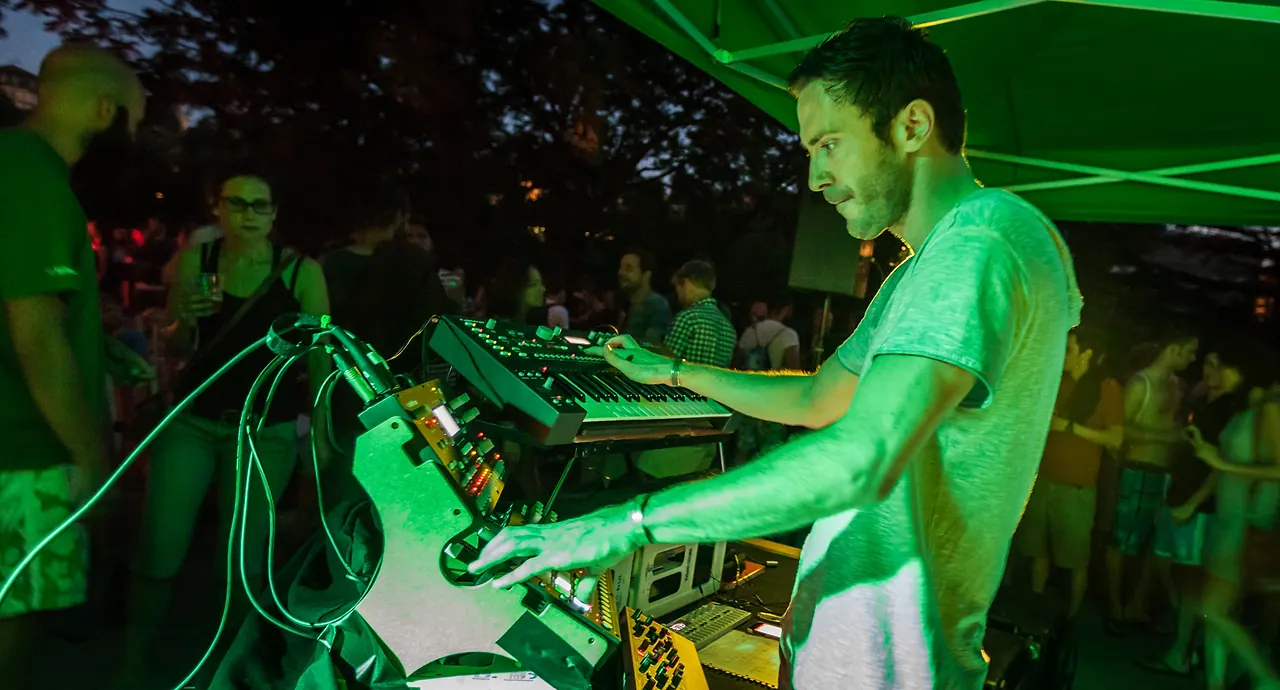 CO5MA live at Les Digitales Bern 2015, Botanischer Garten Bern – photo 8 of 14
