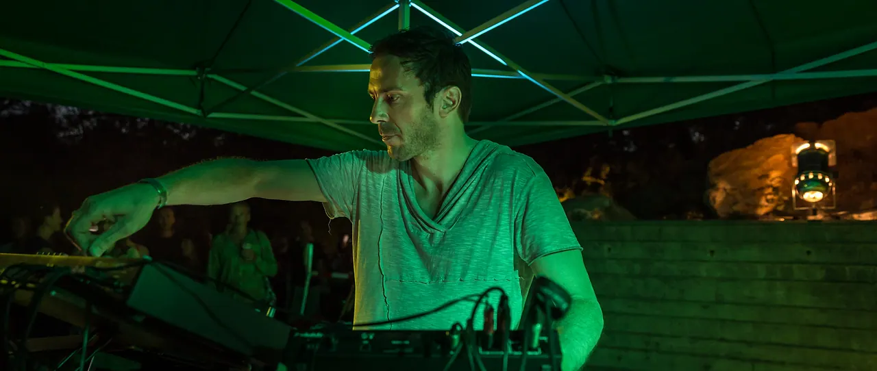 CO5MA live at Les Digitales Bern 2015, Botanischer Garten Bern – photo 9 of 14
