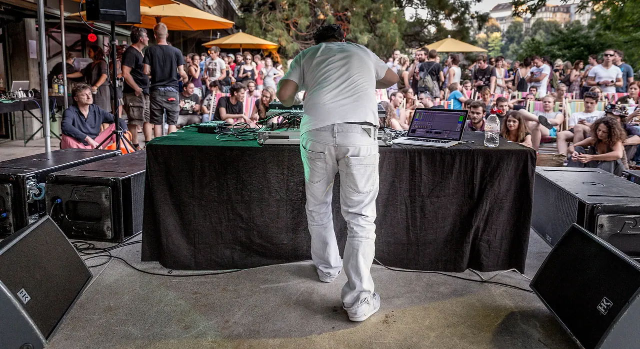 Franco Mento live an Les Digitales Bern 2015, Botanischer Garten Bern – Foto 2 von 12