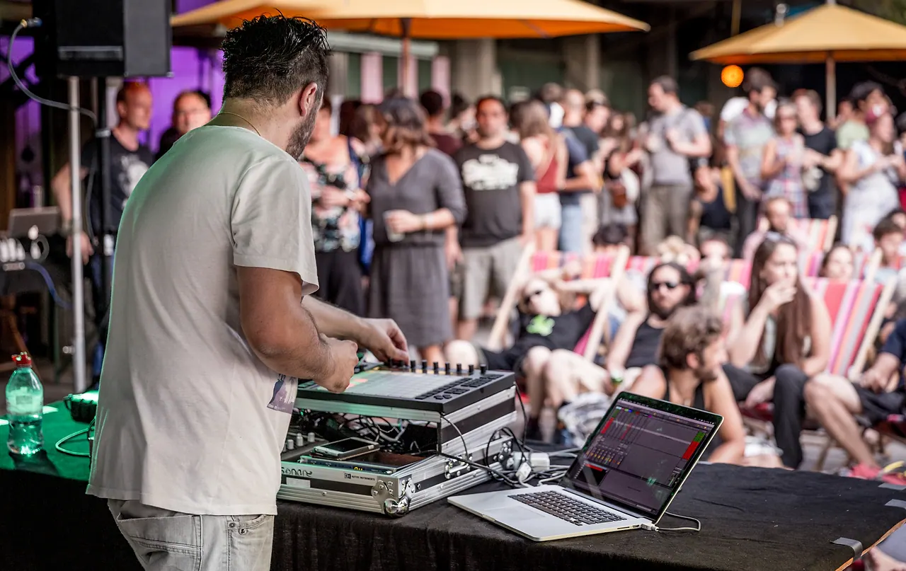 Franco Mento live an Les Digitales Bern 2015, Botanischer Garten Bern – Foto 8 von 12