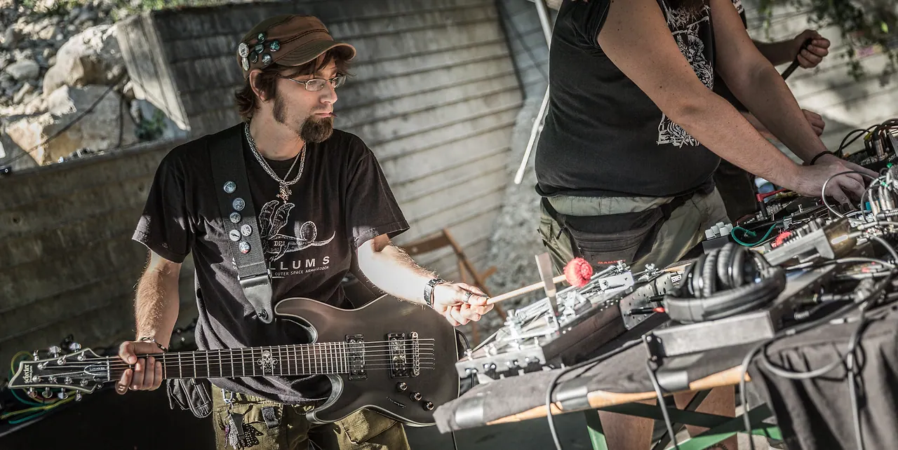 Mulo Muto meets Nagel live at Les Digitales Bern 2015, Botanischer Garten Bern – photo 9 of 29