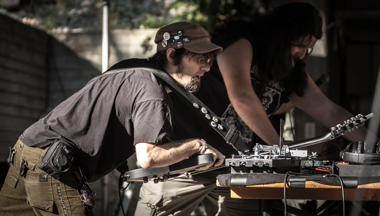Mulo Muto meets Nagel live at Les Digitales Bern 2015, Botanischer Garten Bern – photo 17 of 29
