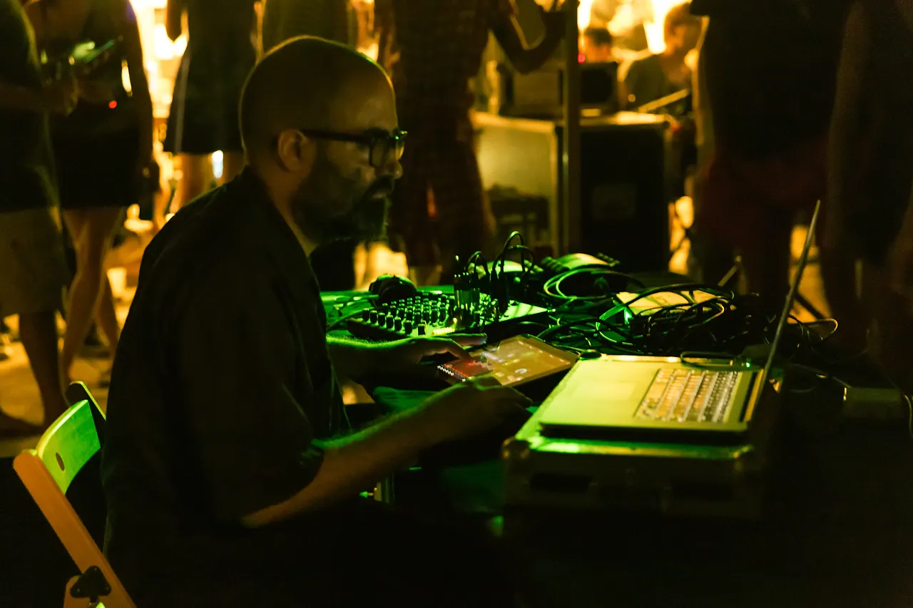 Murcof live an Les Digitales Bern 2015, Botanischer Garten Bern – Foto 3 von 4