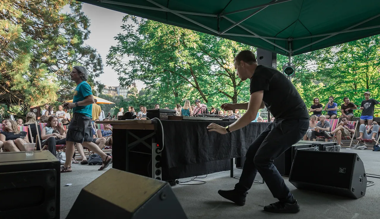 Steiner live an Les Digitales Bern 2015, Botanischer Garten Bern – Foto 6 von 17