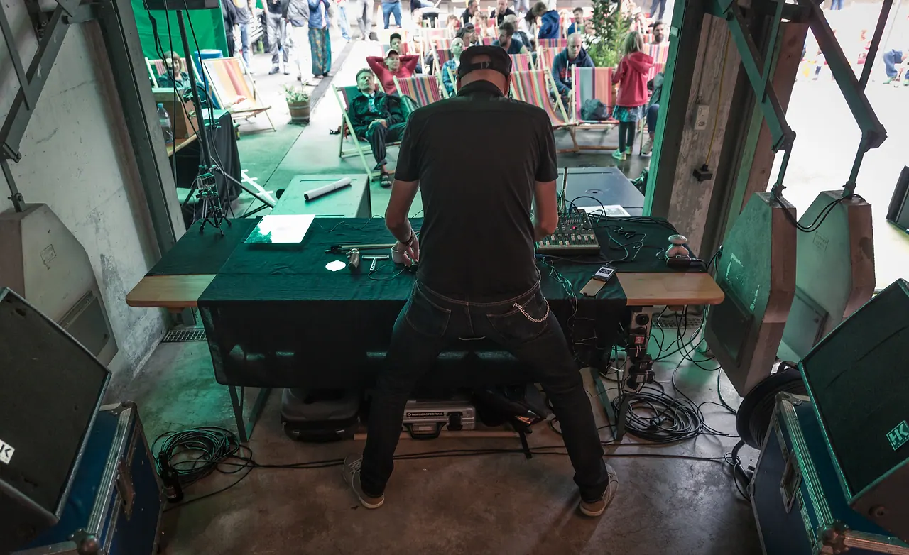 B°TONG live an Les Digitales Bern 2016, Botanischer Garten Bern – Foto 3 von 12
