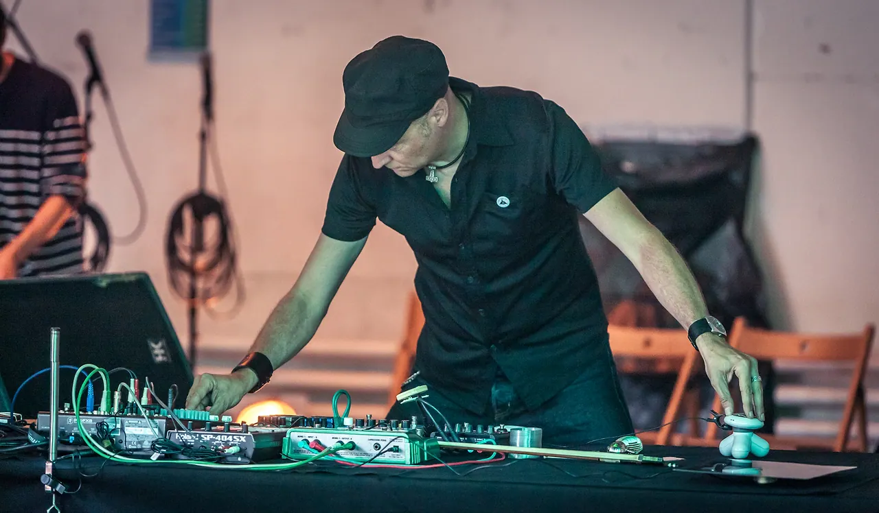 B°TONG live an Les Digitales Bern 2016, Botanischer Garten Bern – Foto 9 von 12