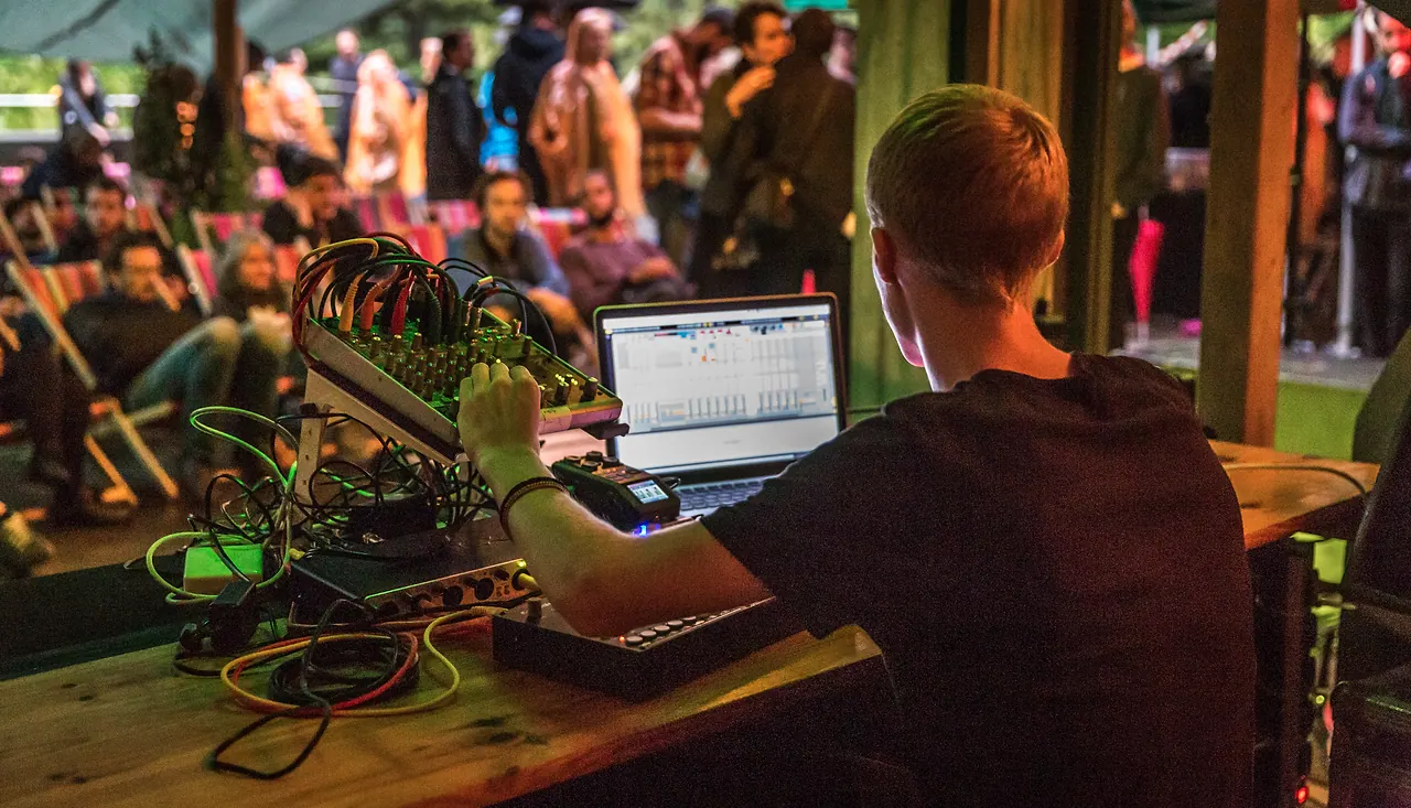 Hetan live an Les Digitales Bern 2016, Botanischer Garten Bern – Foto 5 von 12