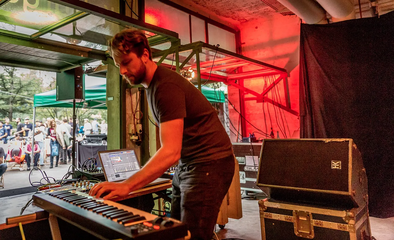 Simon S live an Les Digitales Bern 2016, Botanischer Garten Bern – Foto 2 von 12