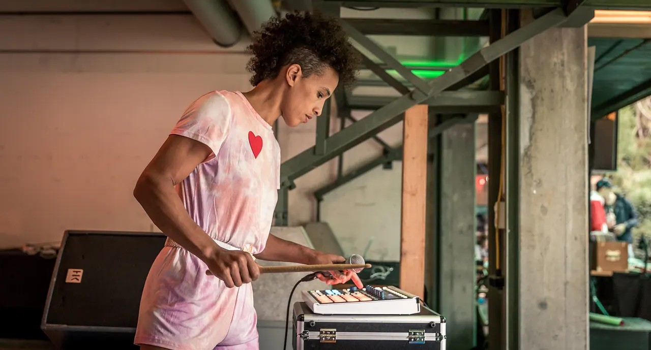Sissy Fox live an Les Digitales Bern 2016, Botanischer Garten Bern – Foto 2 von 11