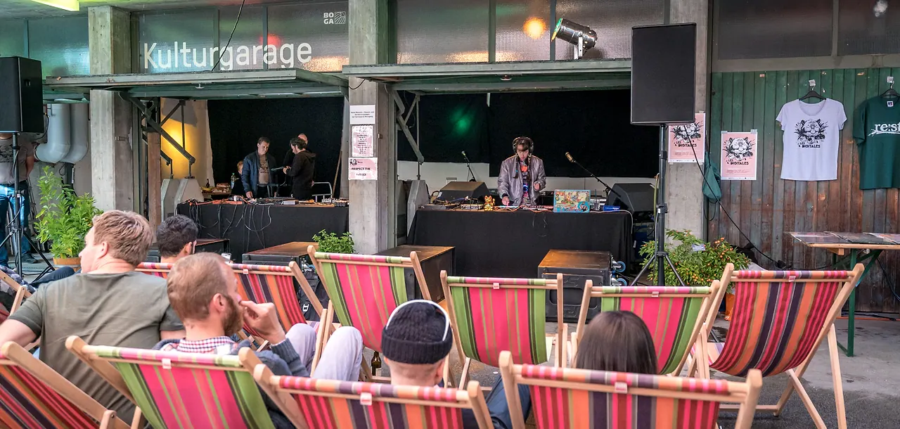 Jessiquoi live an Les Digitales Bern 2017, Botanischer Garten Bern – Foto 2 von 21