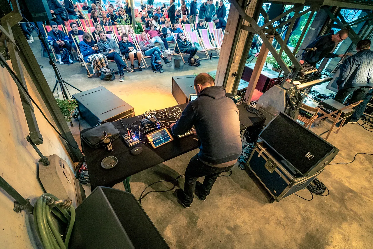 Play/Pause live an Les Digitales Bern 2017, Botanischer Garten Bern – Foto 5 von 17