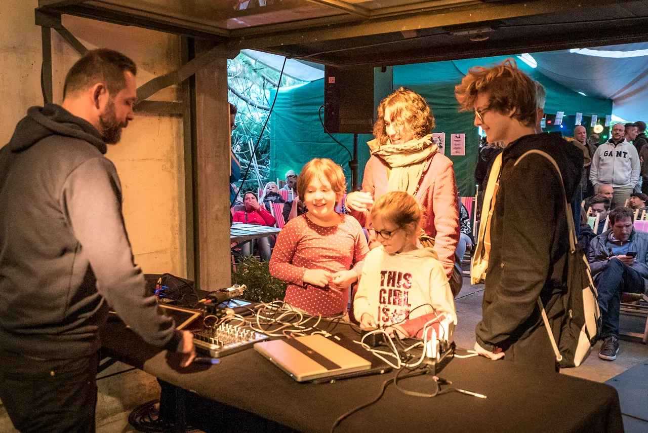 Play/Pause live an Les Digitales Bern 2017, Botanischer Garten Bern – Foto 17 von 17