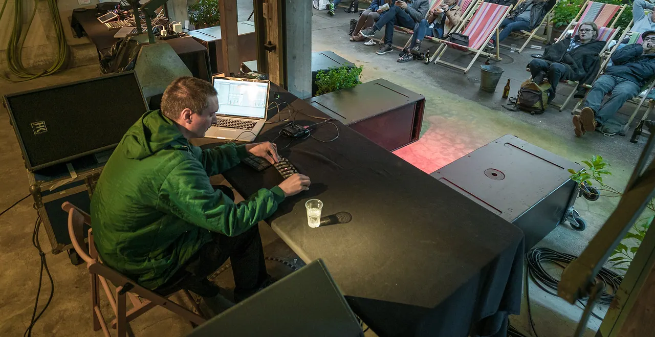 Uhuruku live an Les Digitales Bern 2017, Botanischer Garten Bern – Foto 8 von 9