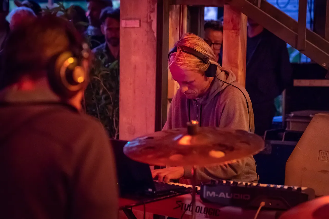 Braun live an Les Digitales Bern 2018, Botanischer Garten Bern – Foto 7 von 23