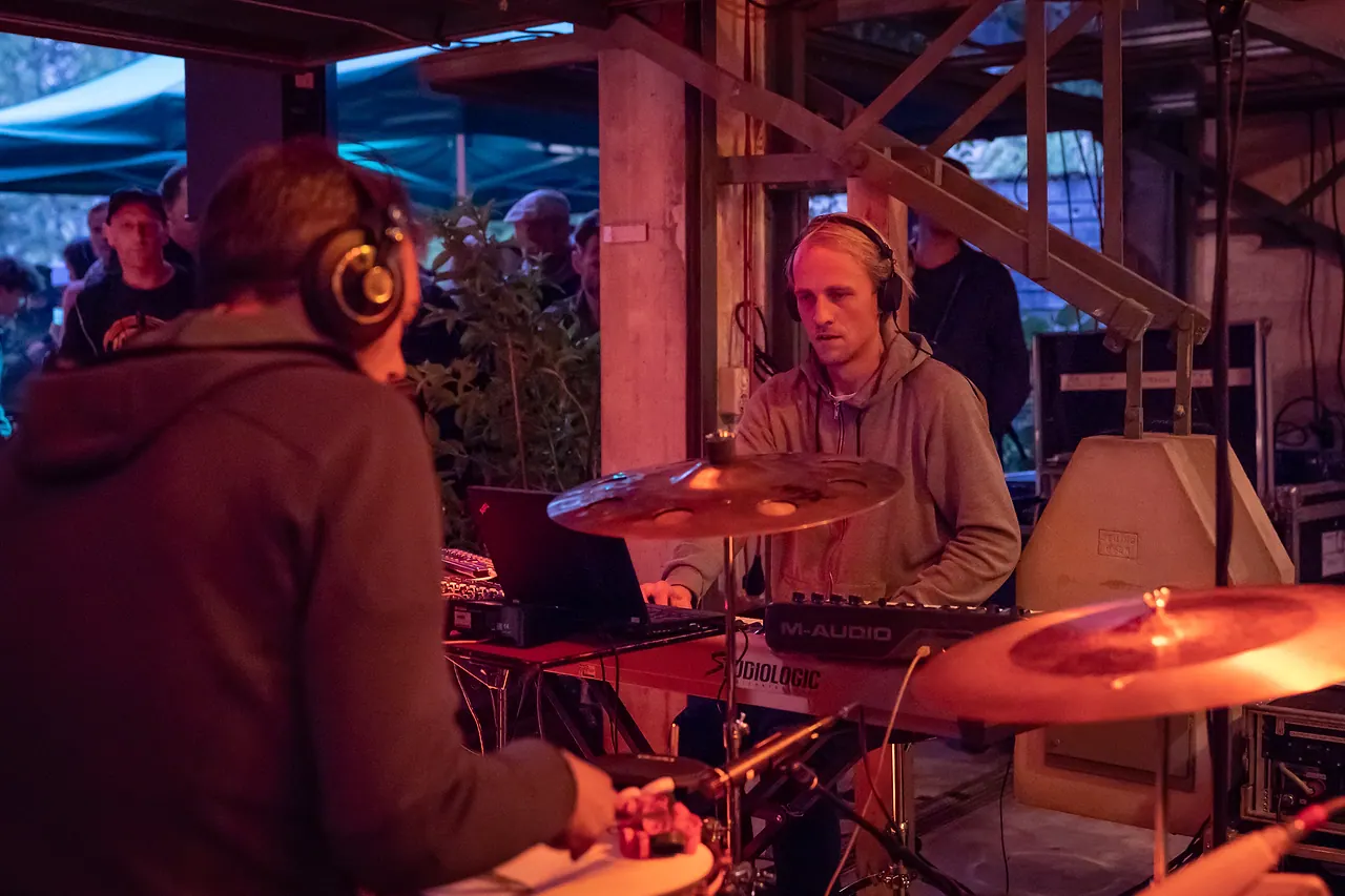 Braun live an Les Digitales Bern 2018, Botanischer Garten Bern – Foto 8 von 23