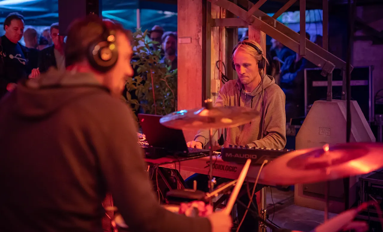 Braun live an Les Digitales Bern 2018, Botanischer Garten Bern – Foto 19 von 23