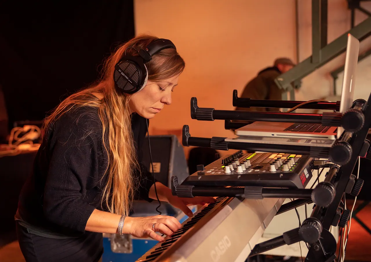 Maria Capelli live an Les Digitales Bern 2018, Botanischer Garten Bern – Foto 3 von 13