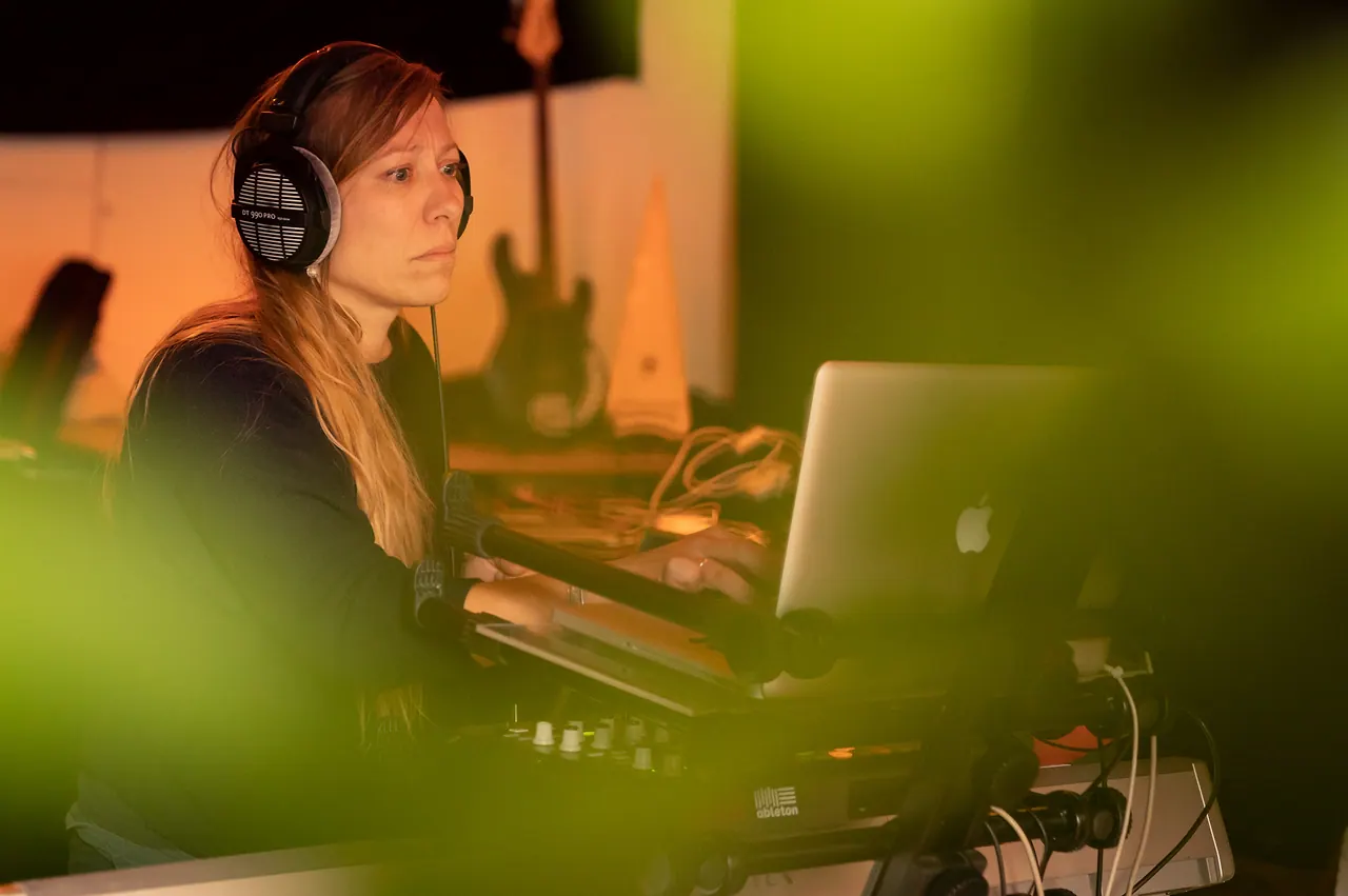 Maria Capelli live an Les Digitales Bern 2018, Botanischer Garten Bern – Foto 4 von 13