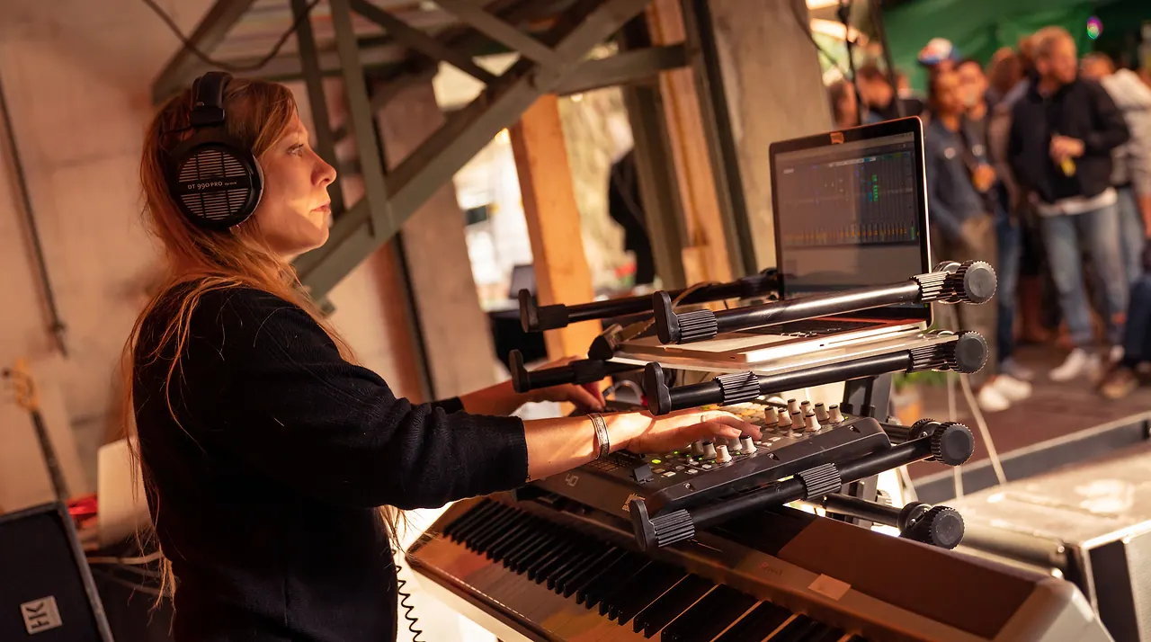 Maria Capelli live an Les Digitales Bern 2018, Botanischer Garten Bern – Foto 12 von 13