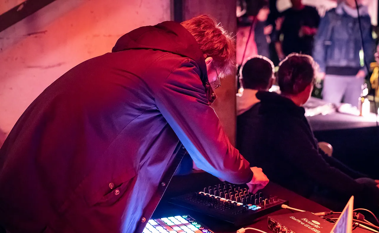 Nikolas Wabe live at Les Digitales Bern 2018, Botanischer Garten Bern – photo 11 of 15