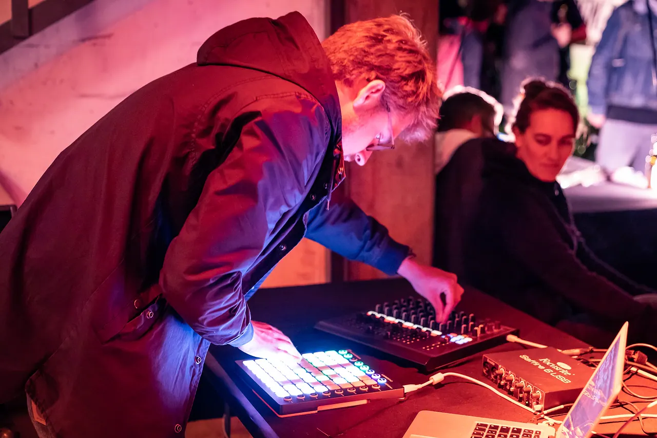 Nikolas Wabe live at Les Digitales Bern 2018, Botanischer Garten Bern – photo 14 of 15