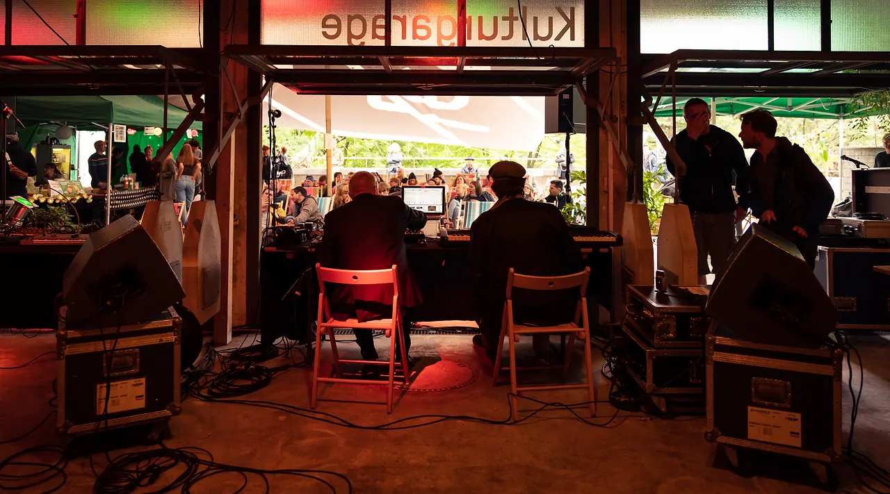 OzmoZ live an Les Digitales Bern 2018, Botanischer Garten Bern – Foto 3 von 19
