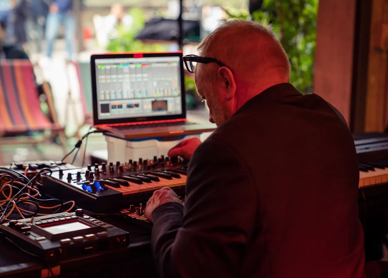 OzmoZ live an Les Digitales Bern 2018, Botanischer Garten Bern – Foto 5 von 19