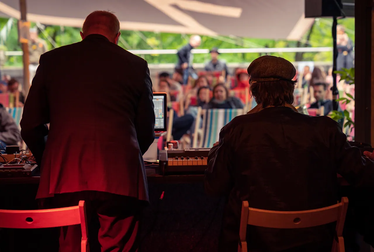 OzmoZ live an Les Digitales Bern 2018, Botanischer Garten Bern – Foto 6 von 19
