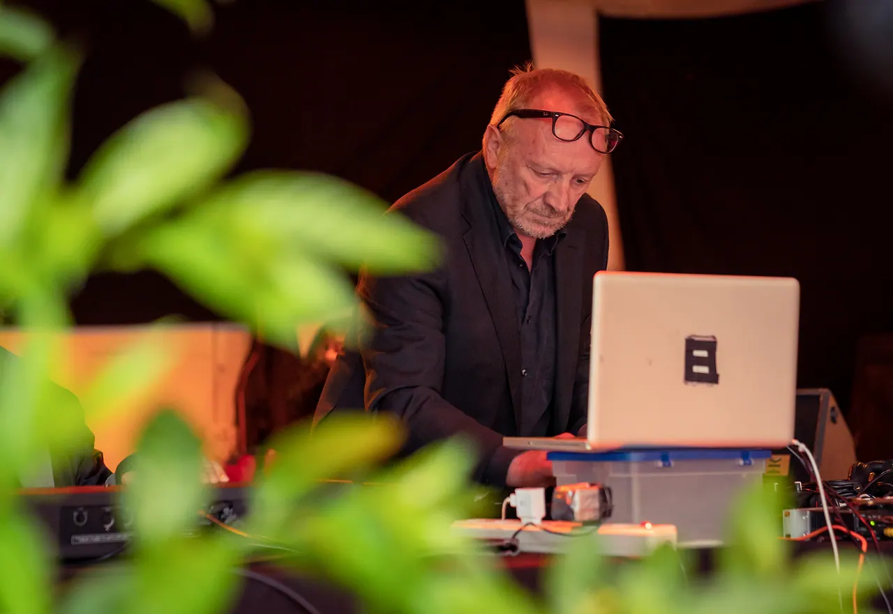OzmoZ live an Les Digitales Bern 2018, Botanischer Garten Bern – Foto 8 von 19