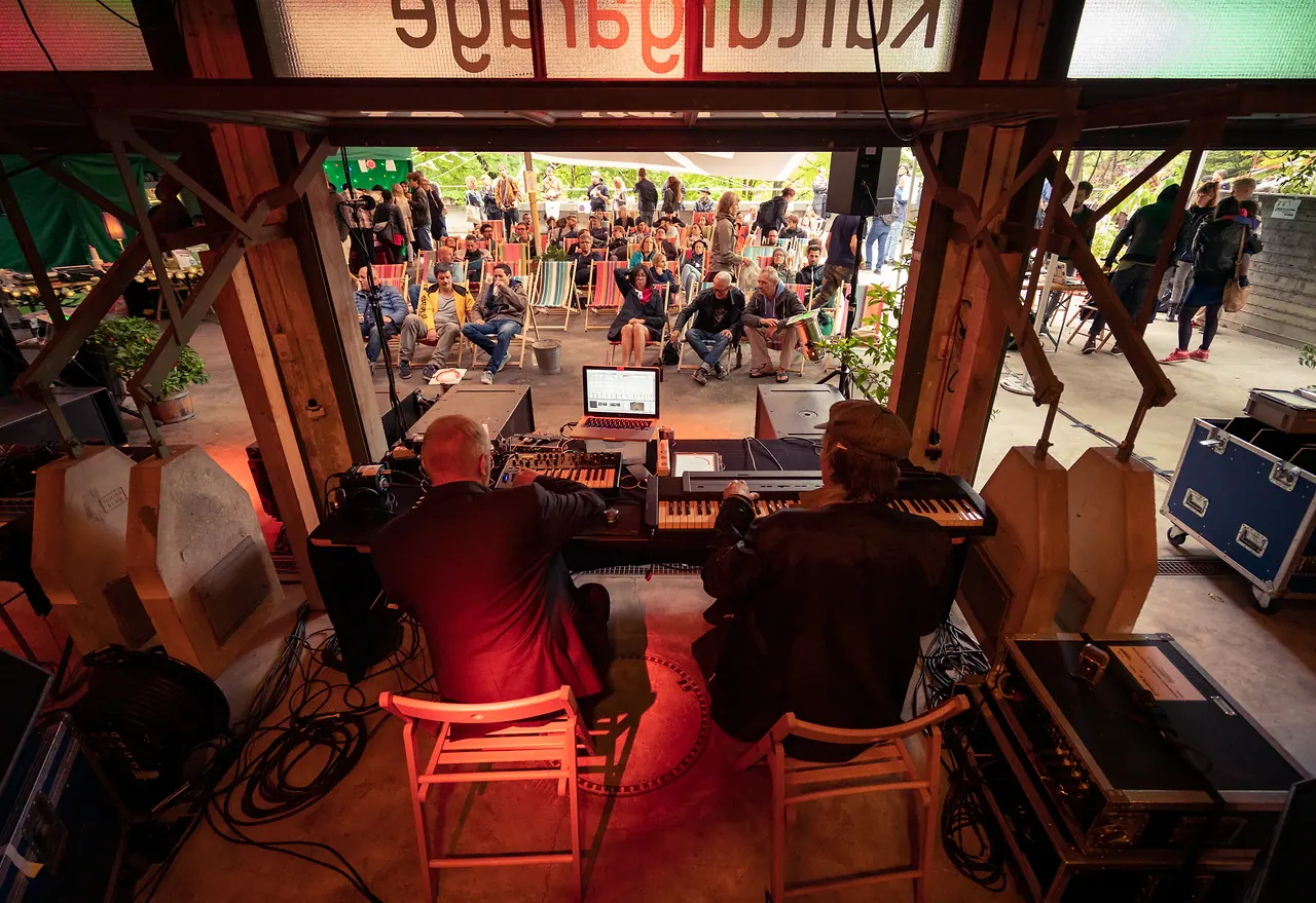 OzmoZ live an Les Digitales Bern 2018, Botanischer Garten Bern – Foto 9 von 19